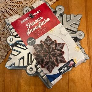Nordic Ware Frozen Snowflake cake pan, 6 cups